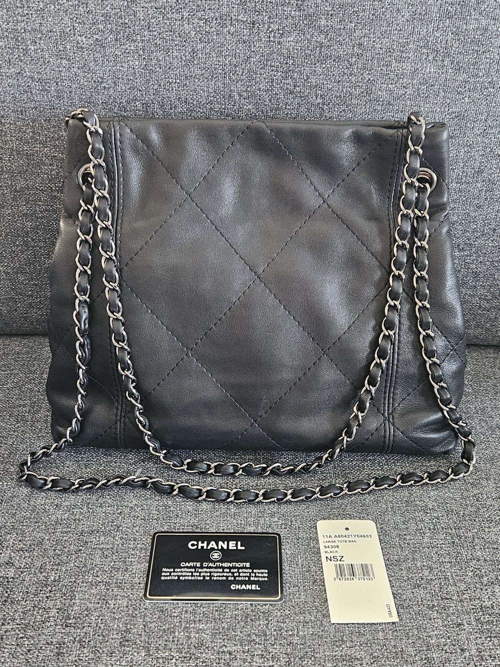 CHANEL Black Quilted Shoulder Bag with Chain Strap